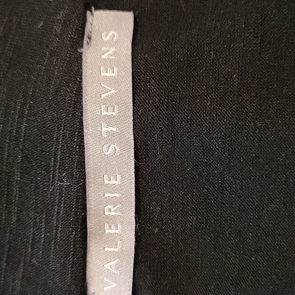 Valerie Stevens small black tank with embroidery & beading at chest - Picture 4 of 7